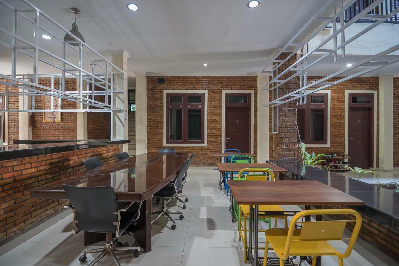 RedDoorz Plus near Cambridge City Square 2 Medan Exterior foto