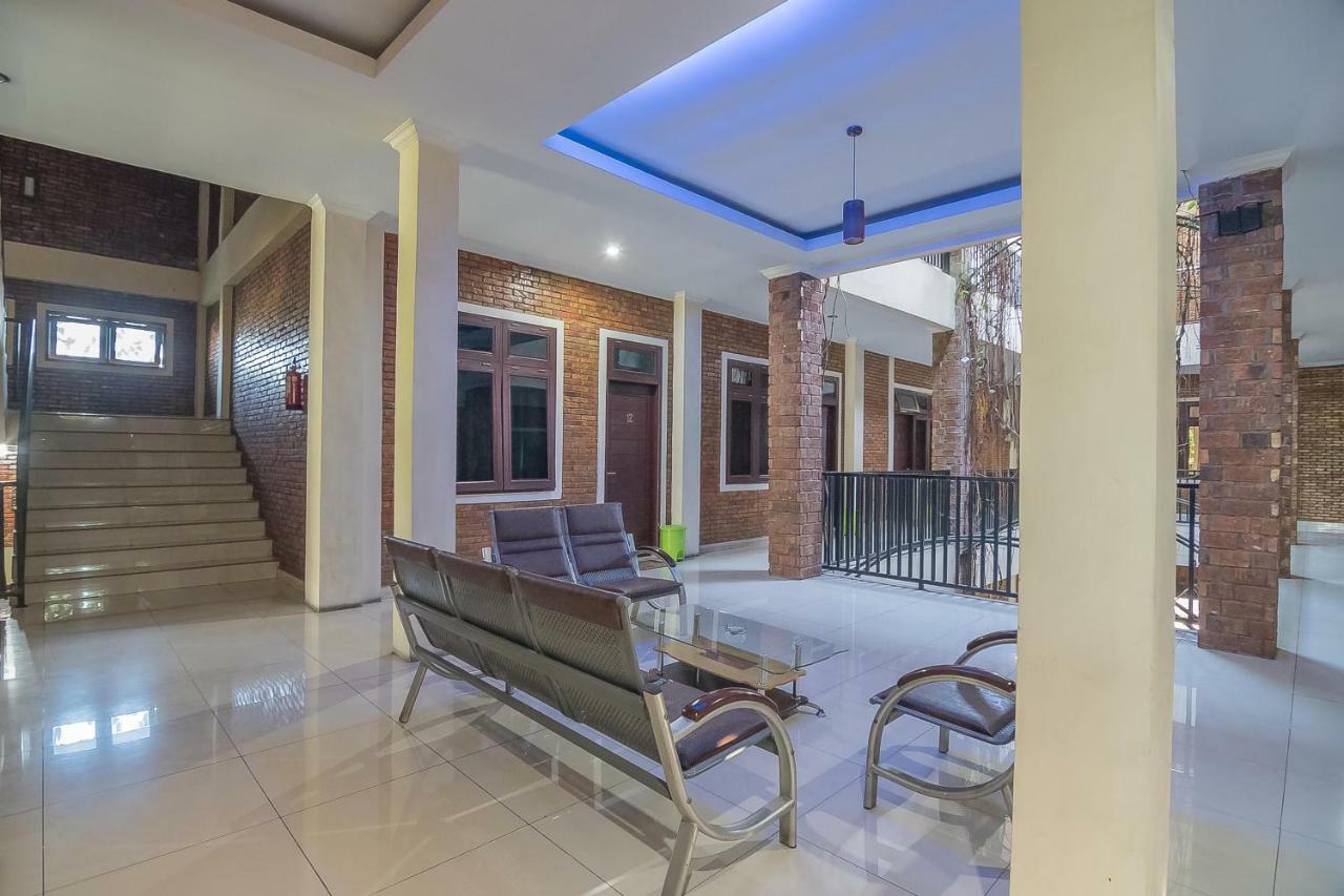 RedDoorz Plus near Cambridge City Square 2 Medan Exterior foto