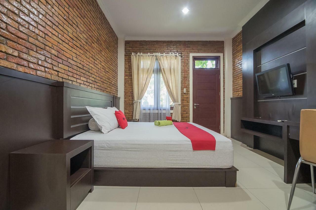 RedDoorz Plus near Cambridge City Square 2 Medan Exterior foto