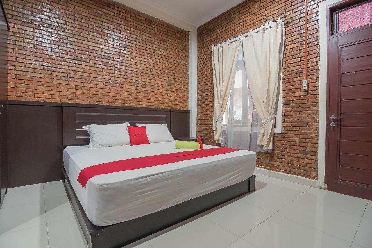 RedDoorz Plus near Cambridge City Square 2 Medan Exterior foto