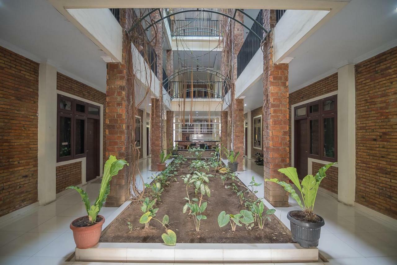 RedDoorz Plus near Cambridge City Square 2 Medan Exterior foto