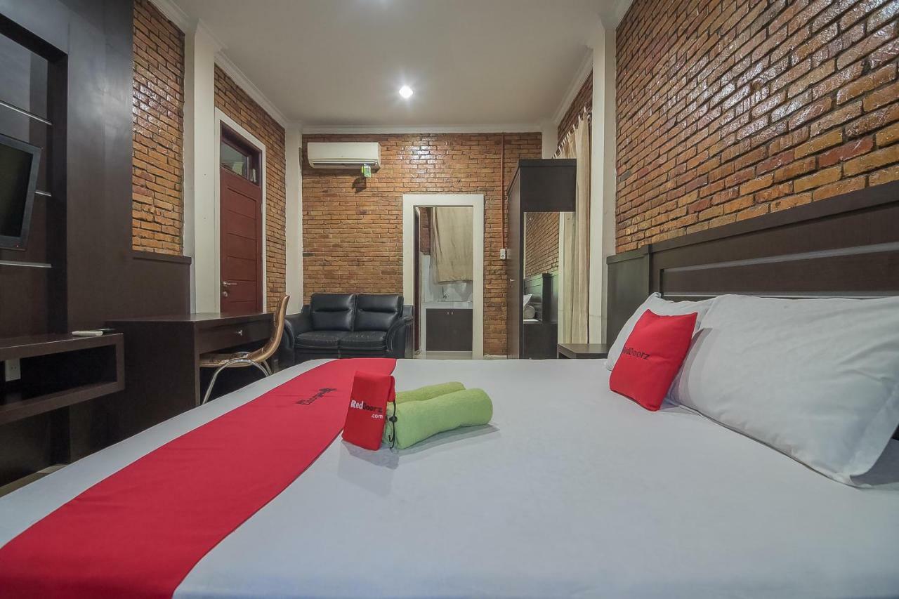 RedDoorz Plus near Cambridge City Square 2 Medan Exterior foto