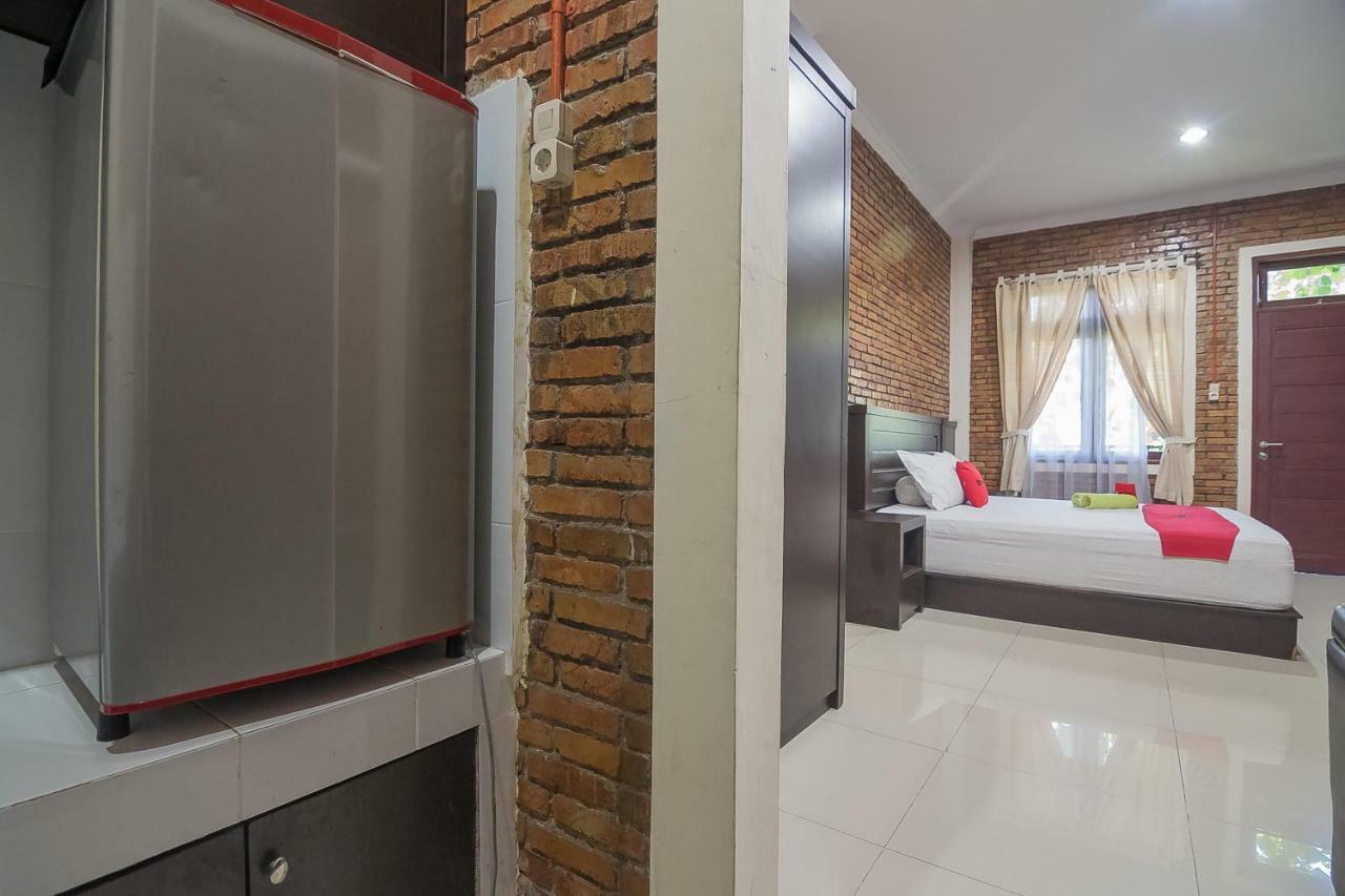 RedDoorz Plus near Cambridge City Square 2 Medan Exterior foto