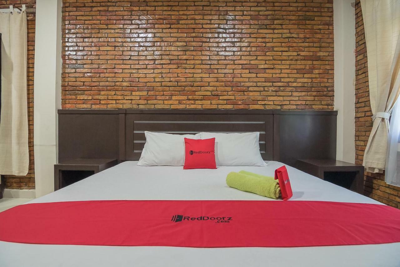 RedDoorz Plus near Cambridge City Square 2 Medan Exterior foto