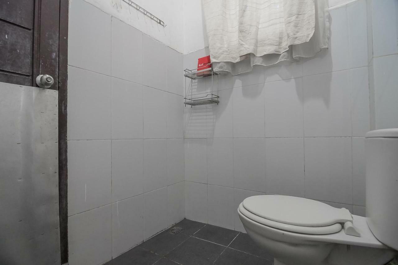 RedDoorz Plus near Cambridge City Square 2 Medan Exterior foto