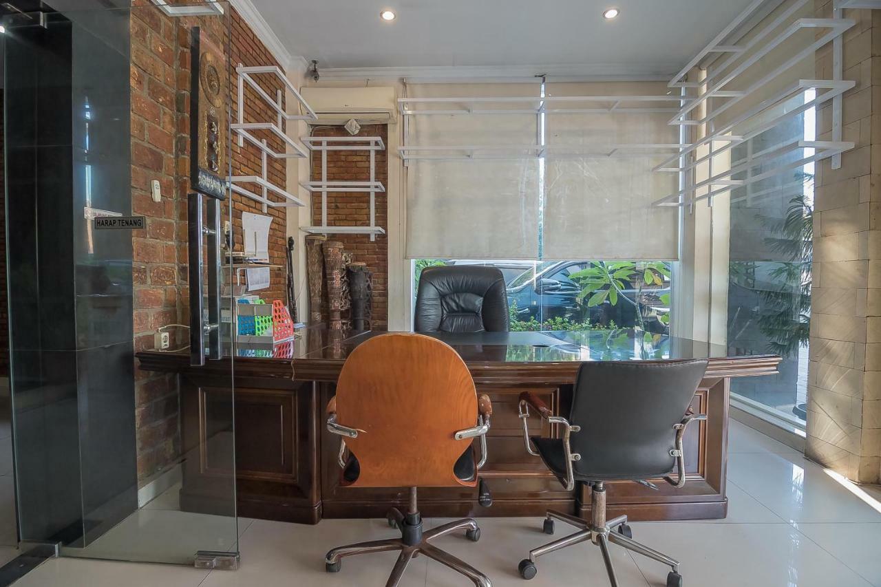 RedDoorz Plus near Cambridge City Square 2 Medan Exterior foto